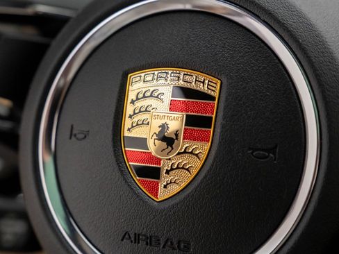 Certified 2025 Porsche Macan image 28