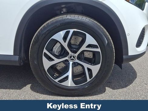 Used 2025 Mercedes-Benz GLC 350e 4MATIC image 10