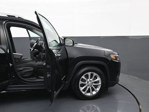 Used 2019 Jeep Cherokee Latitude w/ Popular Appearance Group FWD image 9