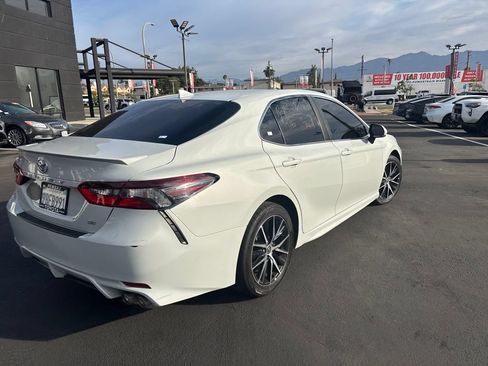 Used 2022 Toyota Camry SE FWD image 4