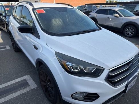 Used 2018 Ford Escape SE w/ SE Sport Appearance Package AWD/4WD image 1
