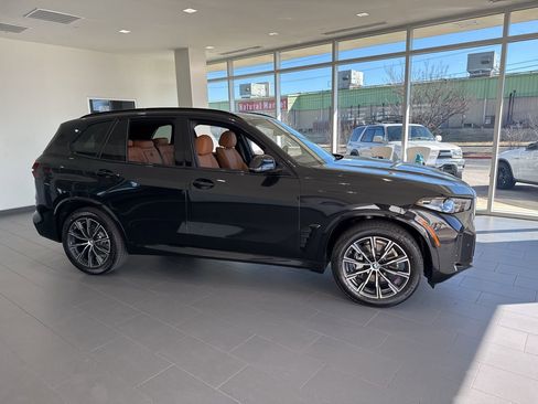 New 2026 BMW X5 xDrive40i w/ M Sport Package image 1