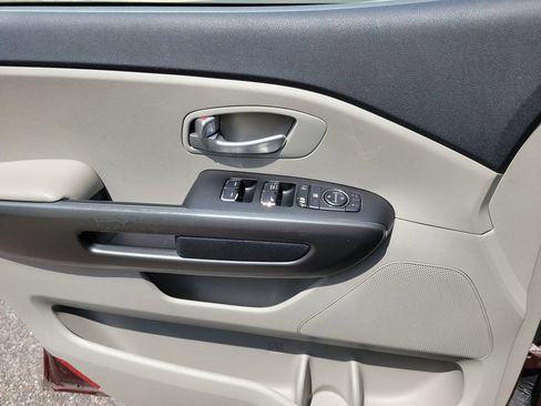 Used 2020 Kia Sedona EX FWD image 24