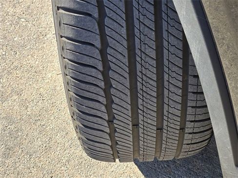 Used 2025 Volvo XC40 B5 Core image 14