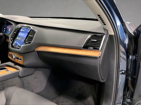 Certified 2025 Volvo XC90 B6 Plus w/ Protection Package AWD/4WD image 28