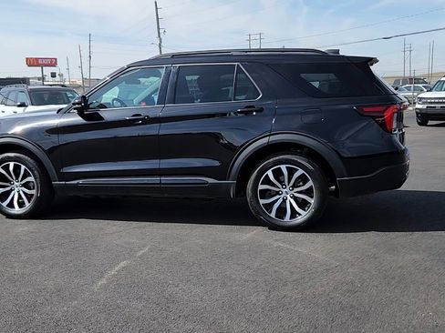 Used 2025 Ford Explorer ST-Line AWD/4WD image 2