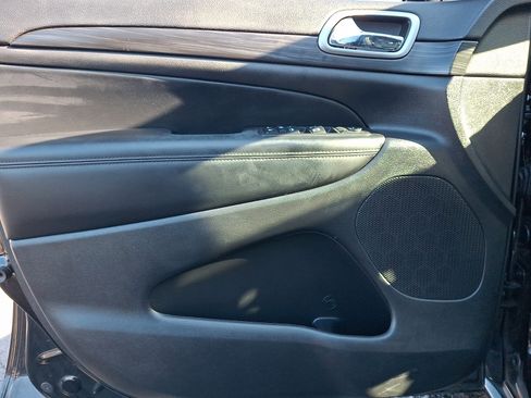 Used 2022 Jeep Grand Cherokee Laredo X image 13