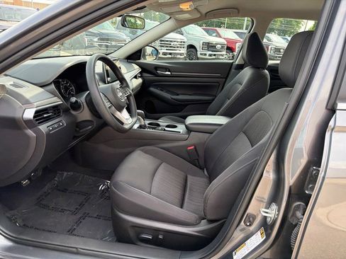 Used 2025 Nissan Altima 2.5 SV FWD image 11