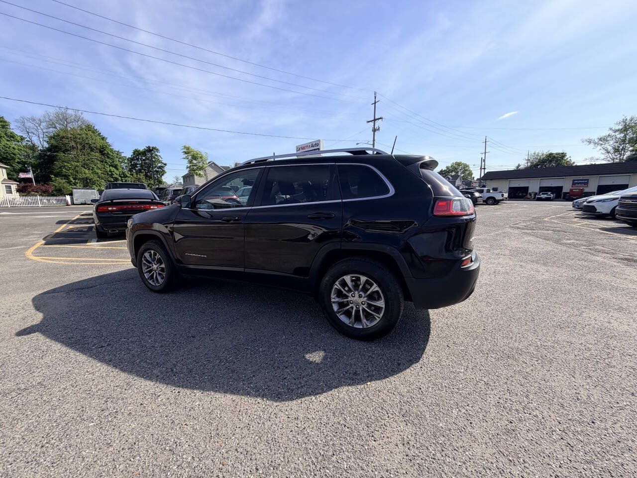 Used 2019 Jeep Cherokee Latitude Plus w/ Cold Weather Group AWD/4WD image 29