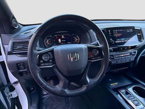 Used 2024 Honda Passport Black Edition image 11