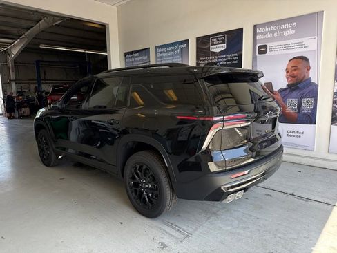 New 2026 Chevrolet Traverse LT w/ Midnight/Sport Edition FWD image 3