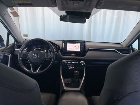 Used 2020 Toyota RAV4 XLE w/ XLE Grade Weather Package image 9