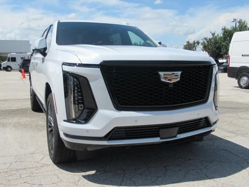 Used 2026 Cadillac Escalade ESV Platinum Sport w/ LPO, Floor Liner Package AWD/4WD image 3