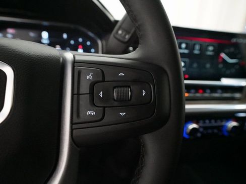 Used 2025 GMC Sierra 1500 Elevation image 17