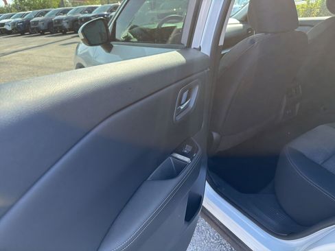 Certified 2024 Nissan Rogue SV FWD image 17