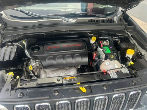 Used 2017 Jeep Renegade Latitude AWD/4WD image 26