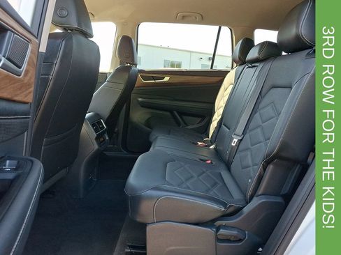 Used 2025 Volkswagen Atlas SE AWD/4WD image 11