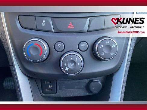 Used 2019 Chevrolet Trax LT w/ LT Convenience Package image 28