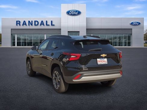 Used 2026 Chevrolet Trax LT FWD image 4