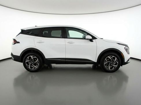 Used 2025 Kia Sportage LX image 11