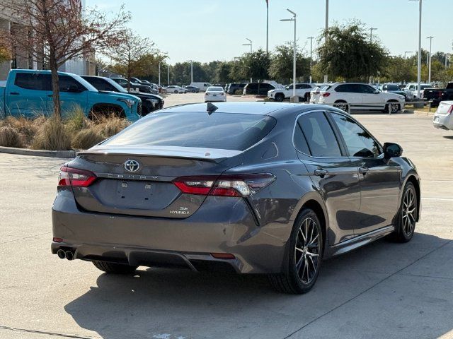 Used 2022 Toyota Camry SE FWD image 5