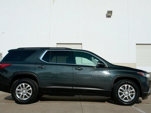 Used 2021 Chevrolet Traverse LT AWD/4WD image 16