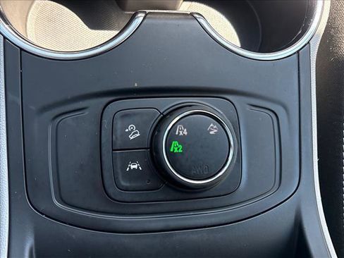 Used 2024 GMC Terrain SLE AWD/4WD image 16