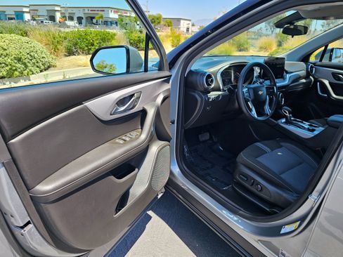Used 2025 Chevrolet Blazer LT AWD/4WD image 15