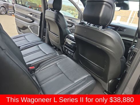 Used 2024 Jeep Wagoneer L Series II w/ Flexible Seating Group image 17