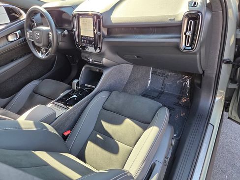 Used 2023 Volvo XC40 Recharge Plus w/ Protection Package Premier AWD/4WD image 22