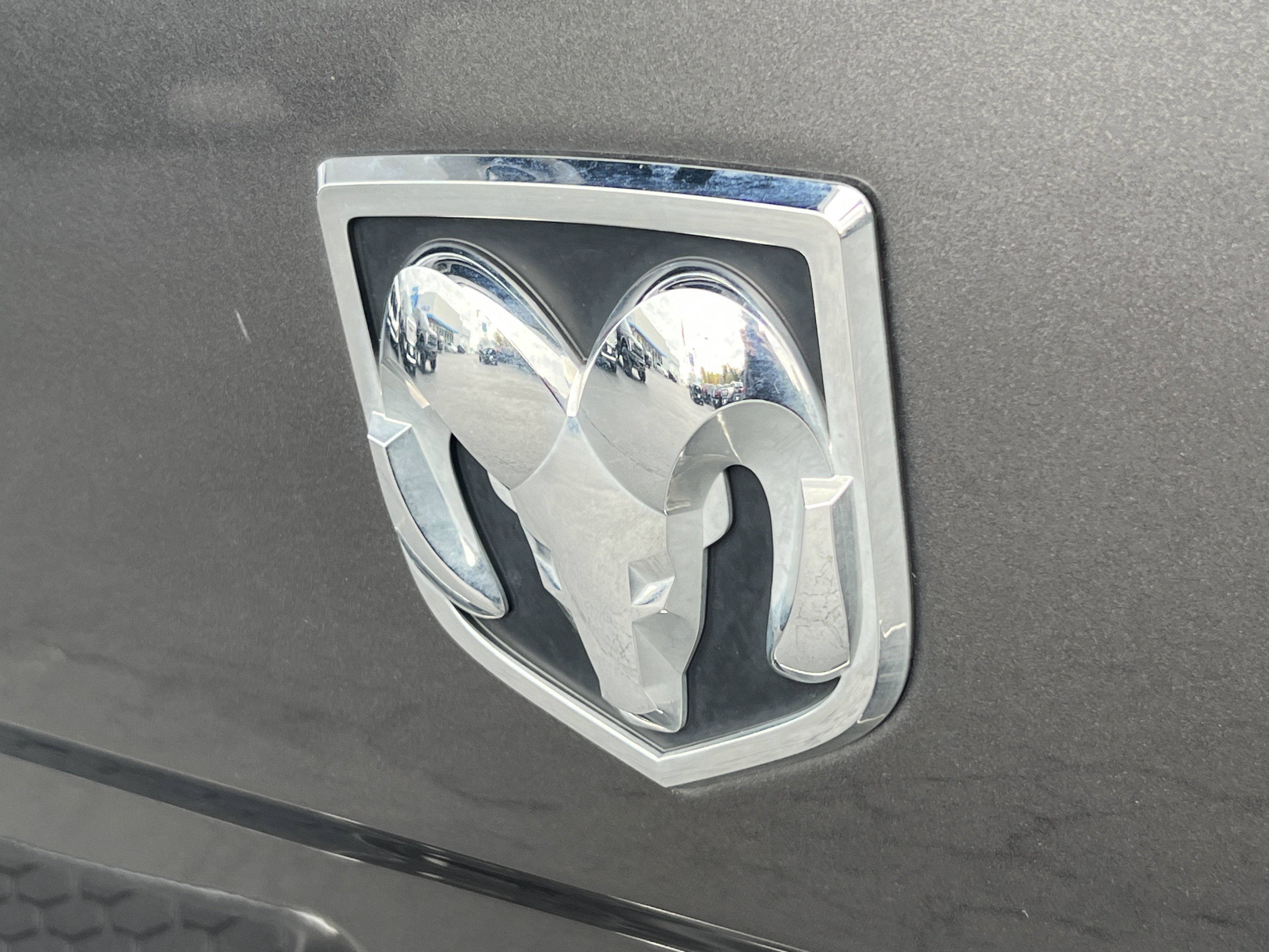Used 2019 RAM 1500 Classic SLT w/ Luxury Group AWD/4WD image 8