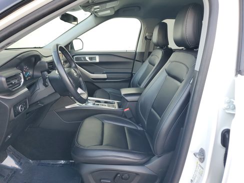 Used 2023 Ford Explorer XLT w/ Equipment Group 202A image 12