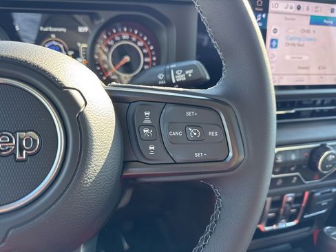 New 2025 Jeep Gladiator Sport image 7