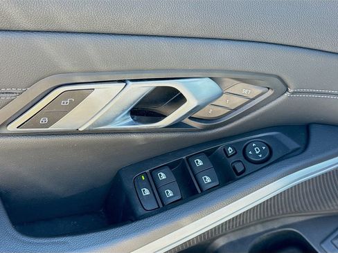 Used 2019 BMW 330i Sedan w/ Premium Package image 22
