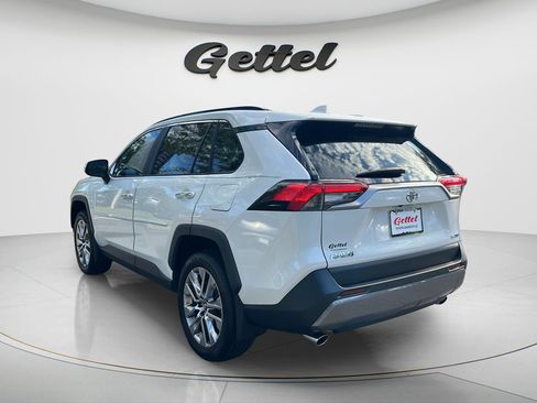 Used 2020 Toyota RAV4 Limited FWD image 7