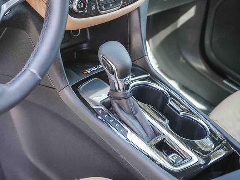 Used 2023 Chevrolet Equinox Premier FWD image 18