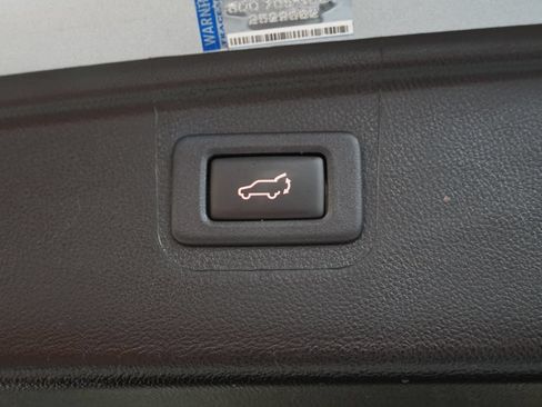 Used 2018 Subaru Outback 3.6R Limited AWD/4WD image 11