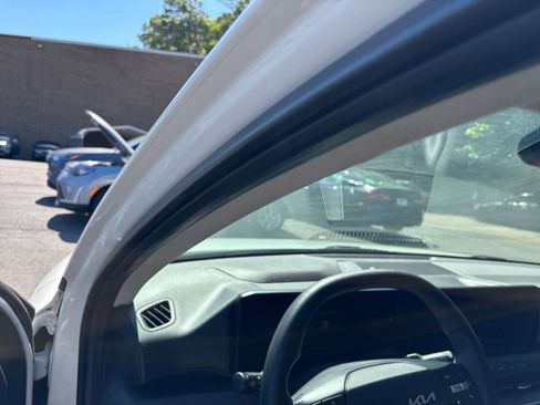 Used 2025 Kia K4 FWD image 33