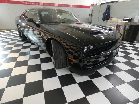 Used 2023 Dodge Challenger SRT Hellcat image 3