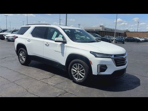 Used 2023 Chevrolet Traverse LT FWD image 2
