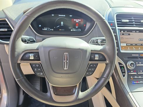 Used 2019 Lincoln Nautilus Reserve w/ Driver Assistance Package FWD image 12