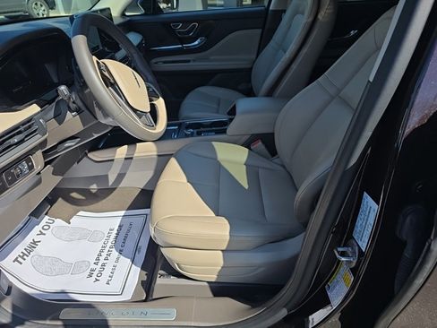 Used 2023 Lincoln Corsair AWD image 14