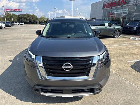 Certified 2025 Nissan Pathfinder SL FWD image 2