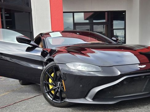 Used 2020 Aston Martin V8 Vantage Coupe image 23