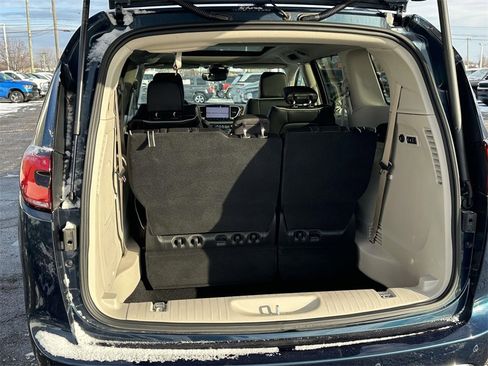 Used 2022 Chrysler Pacifica Limited image 11