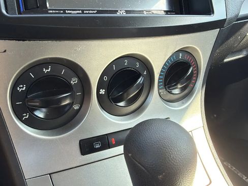 Used 2010 MAZDA MAZDA3 i Sport image 23