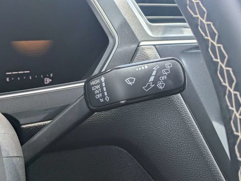Used 2023 Volkswagen Tiguan SE R-Line FWD image 29