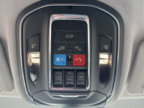 Used 2023 Jeep Grand Cherokee 30th Anniversary AWD/4WD image 29