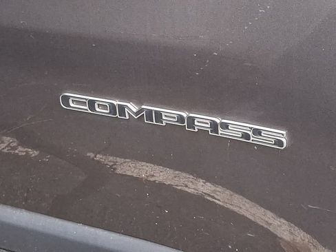 Used 2022 Jeep Compass Latitude AWD/4WD image 5