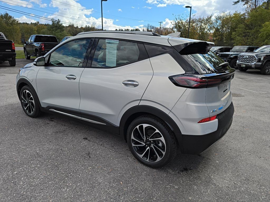 Used 2023 Chevrolet Bolt EUV Premier w/ Sun & Sound Package FWD image 3